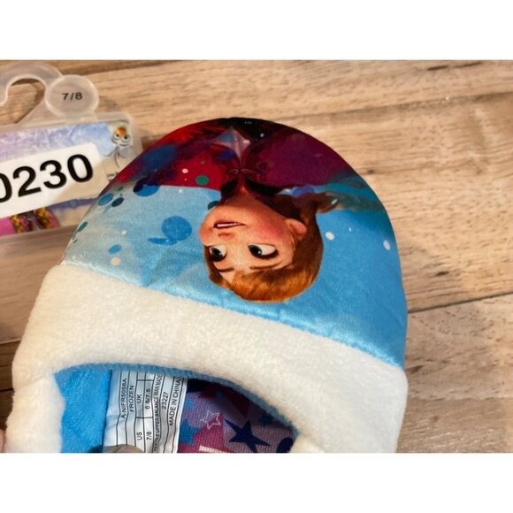 Disney Frozen Kids Girls  Slippers Size 7/8 Featuring Elsa & Anna Gift - Picture 4 of 7